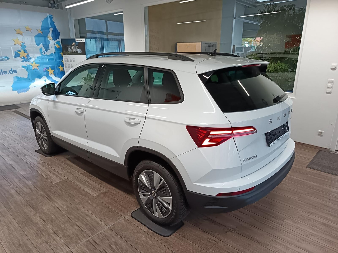 Skoda Karoq Style 1,5 TSI DSG*AHK*NAVI*LED*R-KAM*2xPDC - SUV: hình 4 Skoda Karoq Style 1,5 TSI DSG*AHK*NAVI*LED*R-KAM*2xPDC - SUV: hình 4