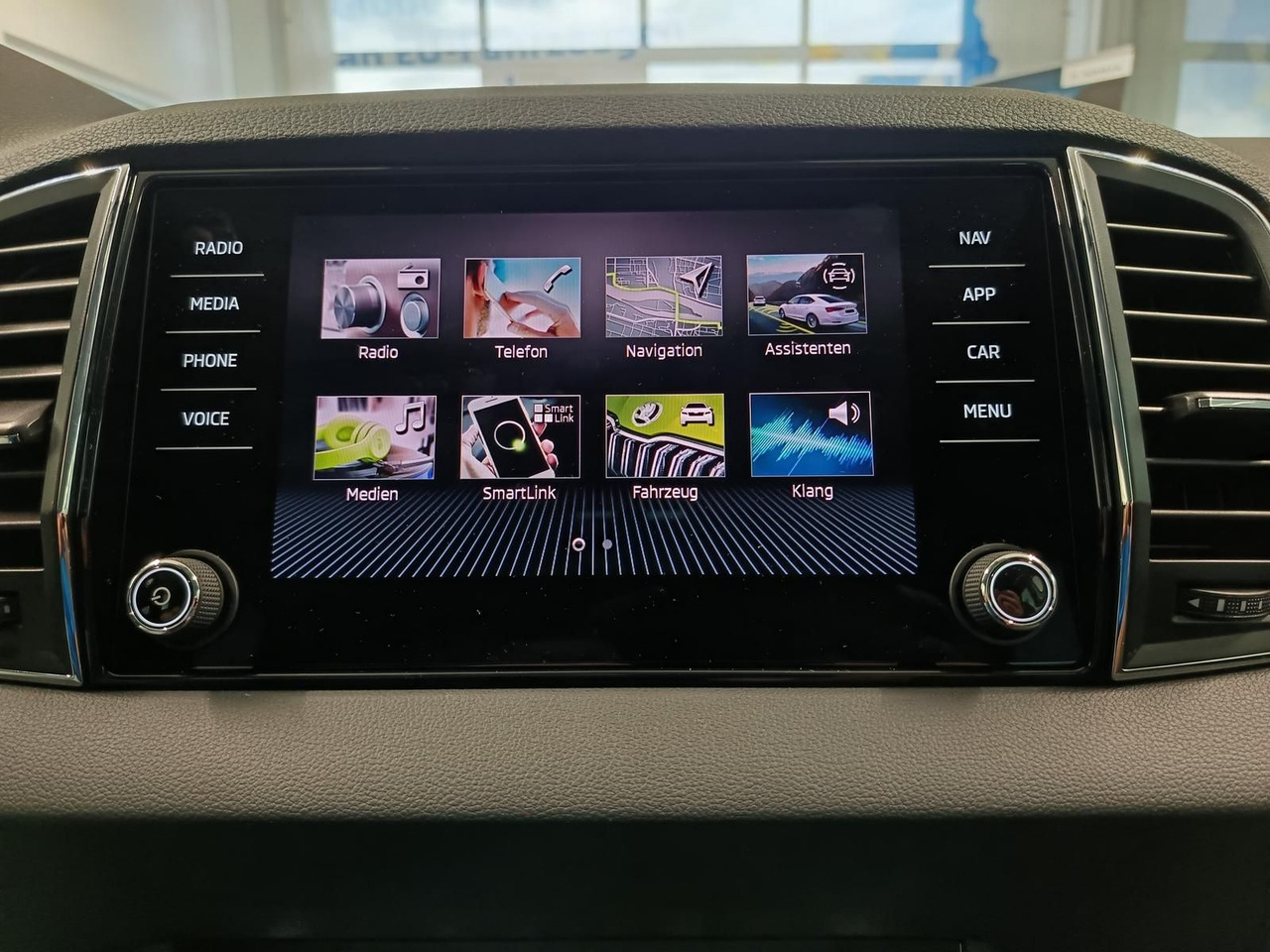 SUV Skoda Karoq Style 1,5TSI DSG*AHK-VORBER*NAVI*LED*R-KAM: hình 11 SUV Skoda Karoq Style 1,5TSI DSG*AHK-VORBER*NAVI*LED*R-KAM: hình 11