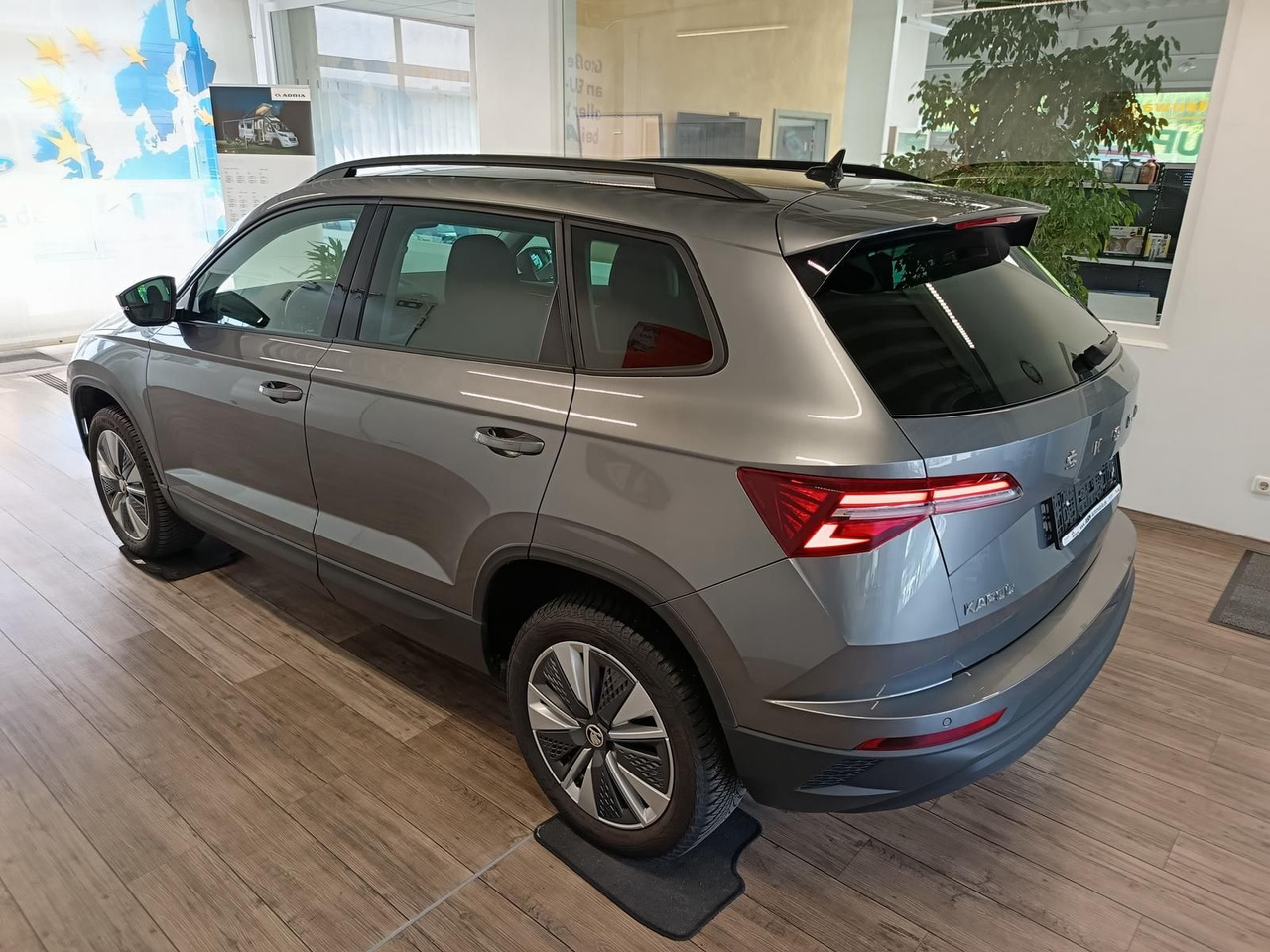 Skoda Karoq Style 1,5TSI DSG*AHK-VORBER*NAVI*LED*R-KAM - SUV: hình 4 Skoda Karoq Style 1,5TSI DSG*AHK-VORBER*NAVI*LED*R-KAM - SUV: hình 4