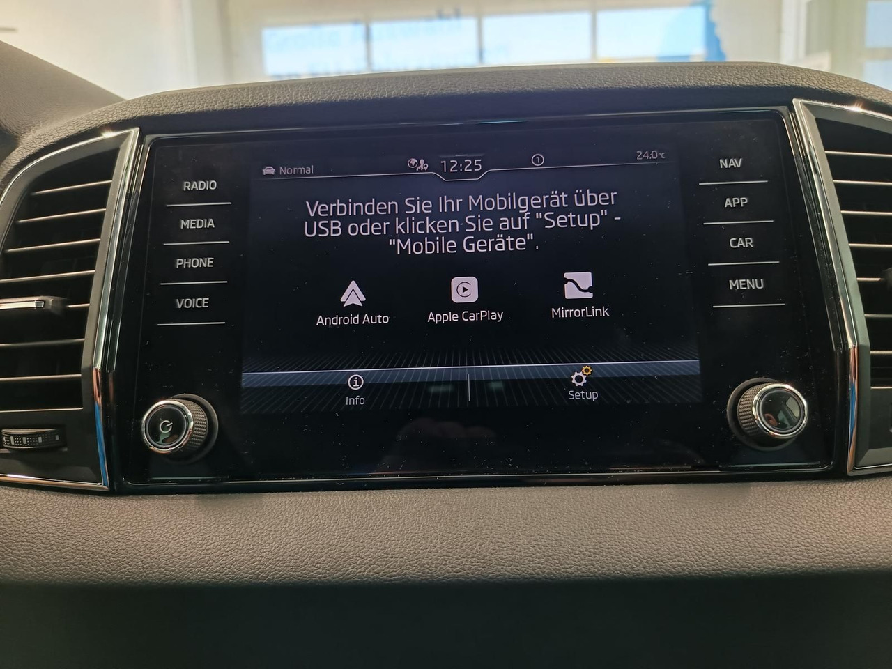 SUV Skoda Karoq Style 1,5TSI DSG*AHK-VORBER*NAVI*LED*R-KAM: hình 12 SUV Skoda Karoq Style 1,5TSI DSG*AHK-VORBER*NAVI*LED*R-KAM: hình 12