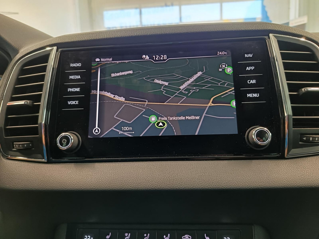 SUV Skoda Karoq Style 1,5TSI DSG*AHK-VORBER*NAVI*LED*R-KAM: hình 11 SUV Skoda Karoq Style 1,5TSI DSG*AHK-VORBER*NAVI*LED*R-KAM: hình 11