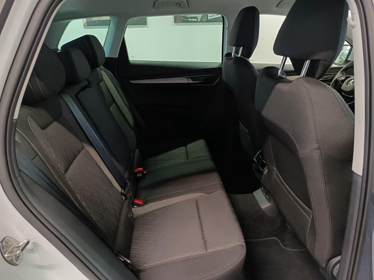 SUV Skoda Karoq Style 1,5TSI DSG*AHK-VORBER*NAVI*LED*R-KAM: hình 19 SUV Skoda Karoq Style 1,5TSI DSG*AHK-VORBER*NAVI*LED*R-KAM: hình 19