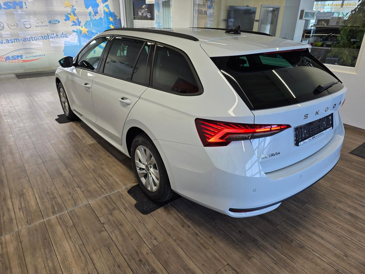 Skoda Octavia Combi Selection DSG*LED*ACC*WINTERPAKET* - Xe hơi: hình 4 Skoda Octavia Combi Selection DSG*LED*ACC*WINTERPAKET* - Xe hơi: hình 4