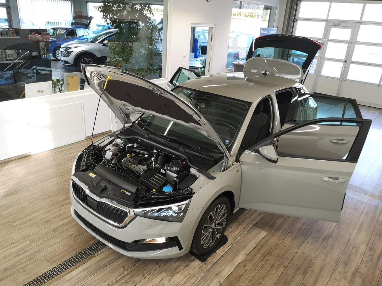 Skoda Scala Ambition 1,0 TSI 81 kW*NAVI*LED*R-KAM*PDC* - Sedan: hình 2 Skoda Scala Ambition 1,0 TSI 81 kW*NAVI*LED*R-KAM*PDC* - Sedan: hình 2