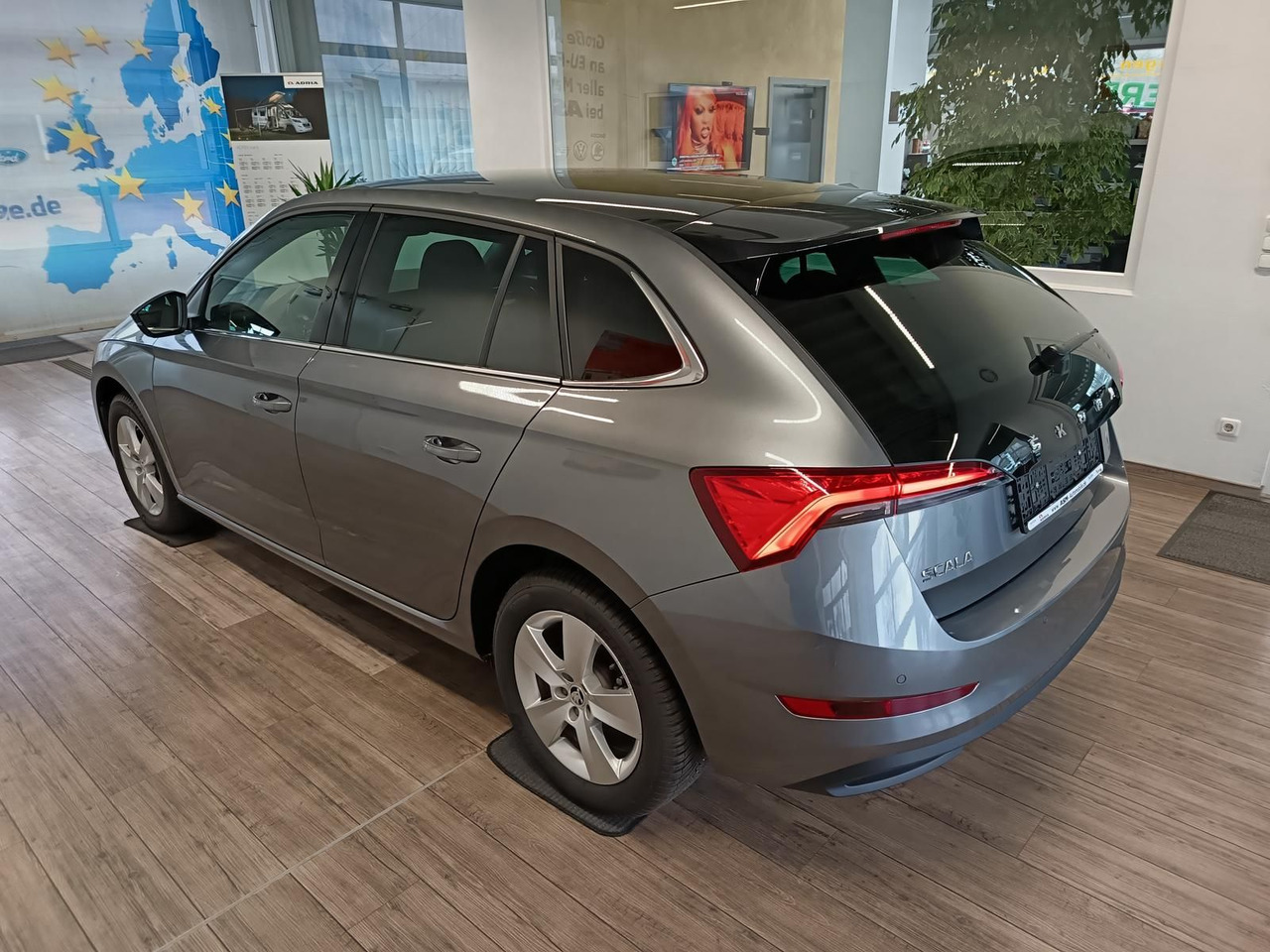 Skoda Scala Style 1,5 TSI DSG*PANO*LED*DAB*ALLWETTER* - Sedan: hình 4 Skoda Scala Style 1,5 TSI DSG*PANO*LED*DAB*ALLWETTER* - Sedan: hình 4