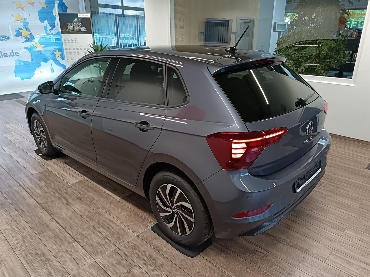 Volkswagen Polo Life 1.0 TSI 70 kW*LED*R-KAM*TEMP*PDC*SHZ* - Xe hơi: hình 4 Volkswagen Polo Life 1.0 TSI 70 kW*LED*R-KAM*TEMP*PDC*SHZ* - Xe hơi: hình 4