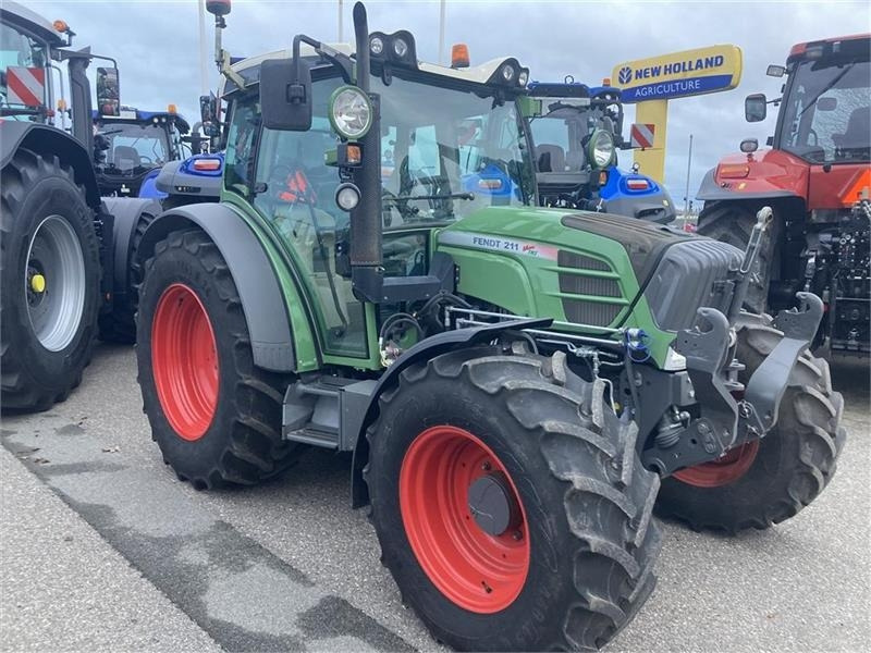 Fendt 211 Vario TMS - Máy cày: hình 1 Fendt 211 Vario TMS - Máy cày: hình 1