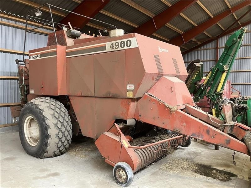 Hesston 4900 - Máy đóng kiện vuông: hình 1 Hesston 4900 - Máy đóng kiện vuông: hình 1