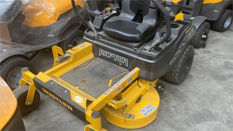 Hustler Raptor X 42 - Máy cắt cỏ vườn: hình 1 Hustler Raptor X 42 - Máy cắt cỏ vườn: hình 1