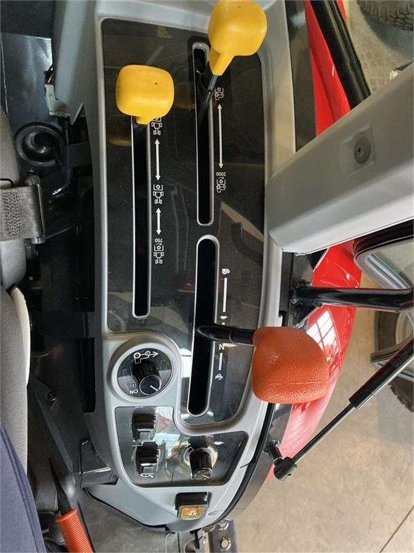 Máy cày đa dụng Massey Ferguson 1740 HC: hình 14