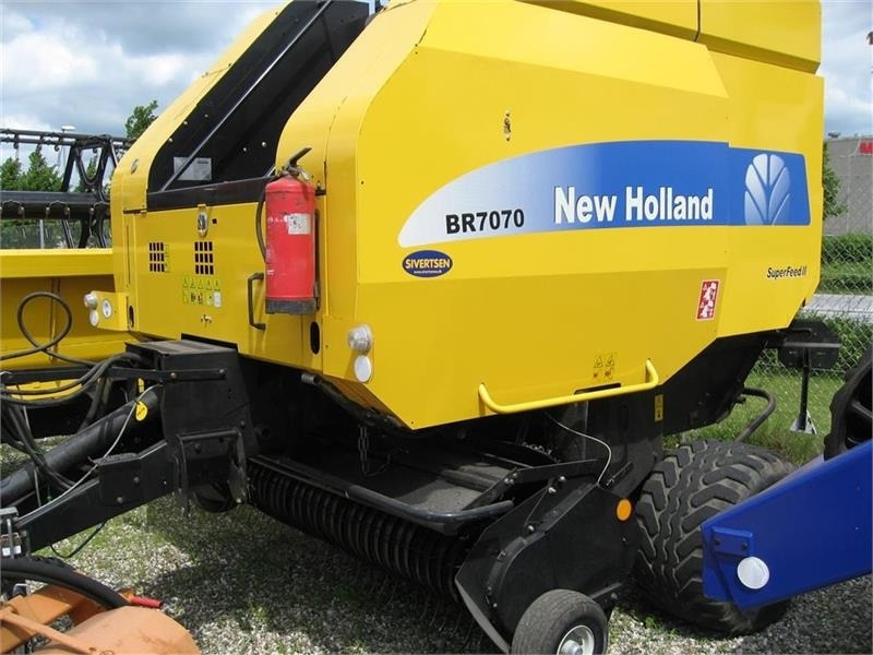 New Holland BR7070 med SUPER FEED - Máy đóng kiện tròn: hình 1 New Holland BR7070 med SUPER FEED - Máy đóng kiện tròn: hình 1