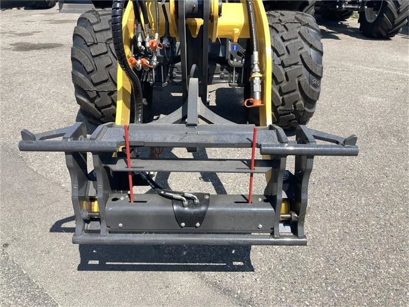 New Holland W80C ZR-HS Long Reach - High Speed - Máy xúc lật bánh lốp: hình 4 New Holland W80C ZR-HS Long Reach - High Speed - Máy xúc lật bánh lốp: hình 4