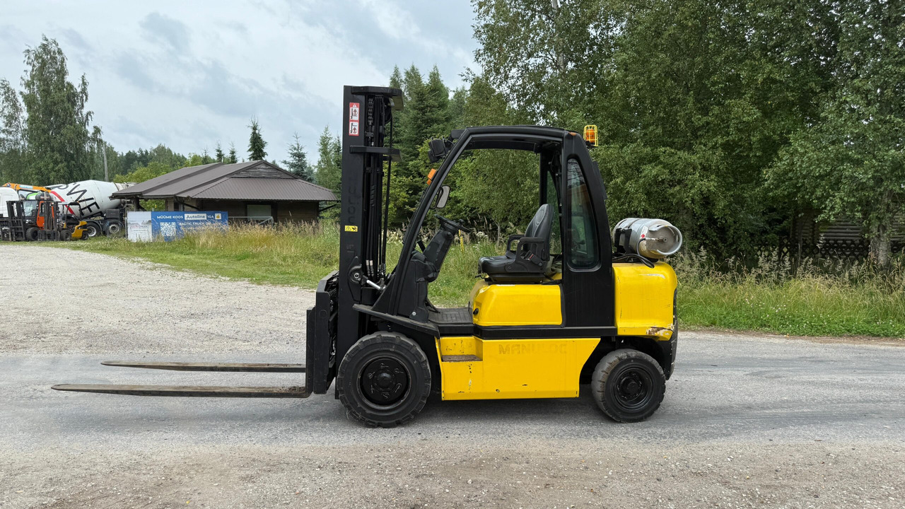 Nissan DX30 - Xe nâng diesel: hình 2 Nissan DX30 - Xe nâng diesel: hình 2