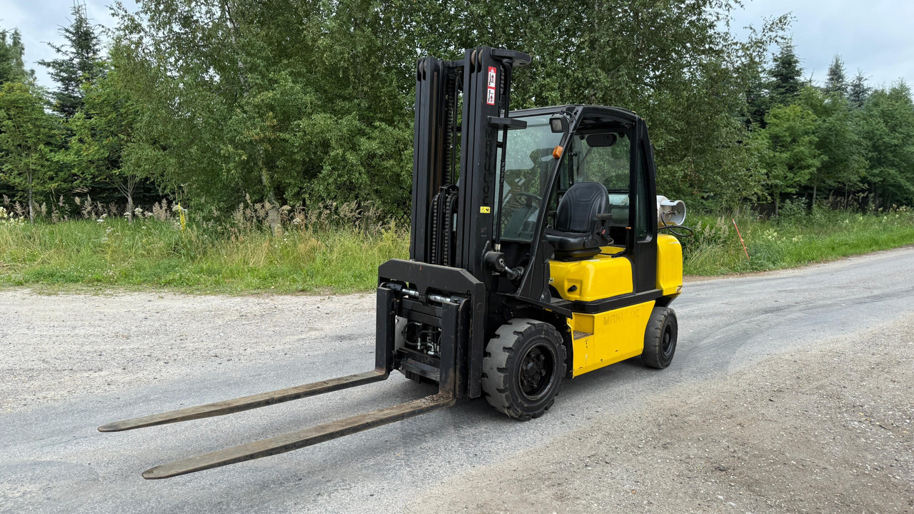 Nissan DX30 - Xe nâng diesel: hình 1 Nissan DX30 - Xe nâng diesel: hình 1
