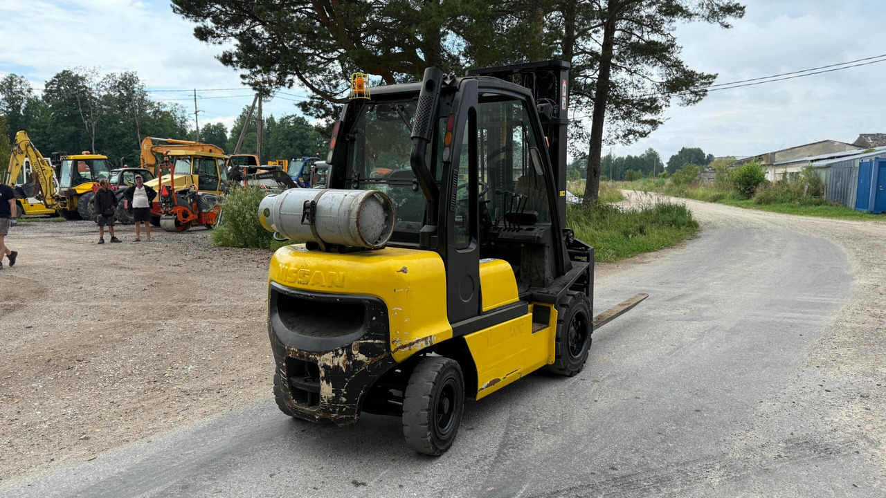 Nissan DX30 - Xe nâng diesel: hình 5 Nissan DX30 - Xe nâng diesel: hình 5