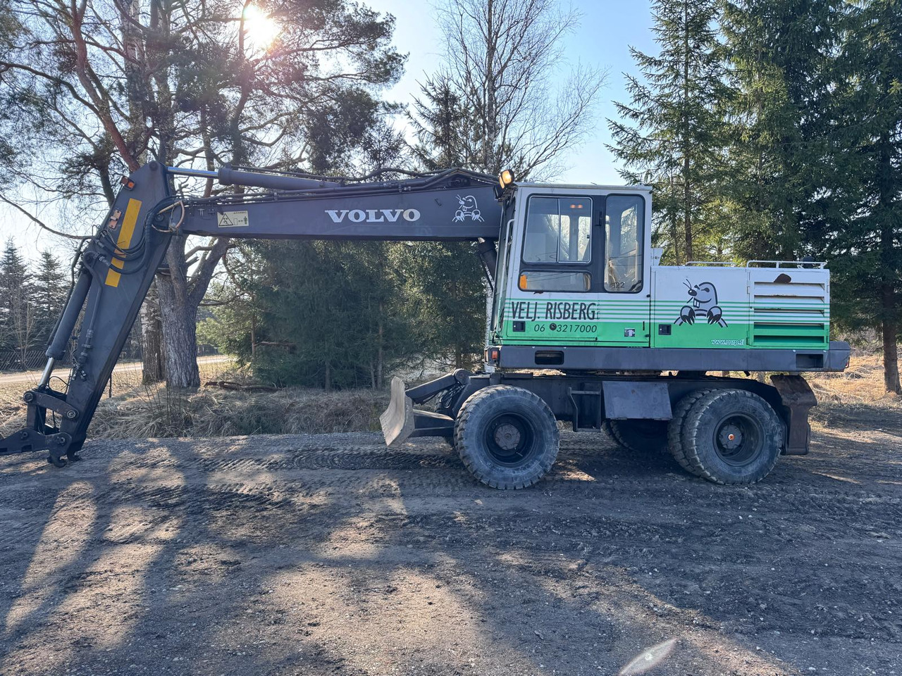 VOLVO EW200 - Máy xúc bánh lốp: hình 2 VOLVO EW200 - Máy xúc bánh lốp: hình 2