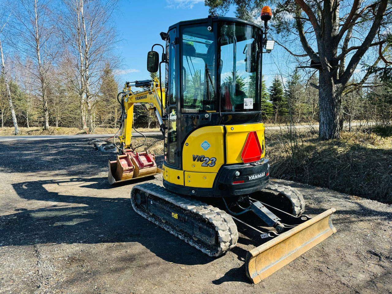 YANMAR VIO23-6 - Máy xúc mini: hình 3 YANMAR VIO23-6 - Máy xúc mini: hình 3