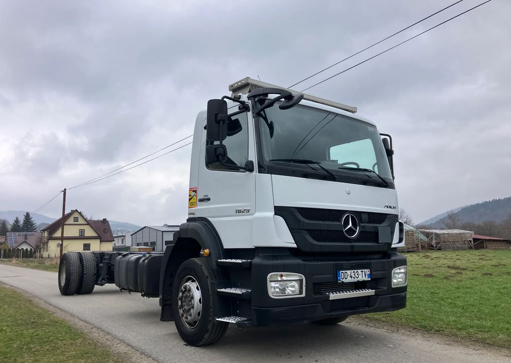 Mercedes-Benz Mercedes Axor 1829 Rama do zabudowy kiper beczka hakowiec laweta - Xe tải khung gầm: hình 1 Mercedes-Benz Mercedes Axor 1829 Rama do zabudowy kiper beczka hakowiec laweta - Xe tải khung gầm: hình 1