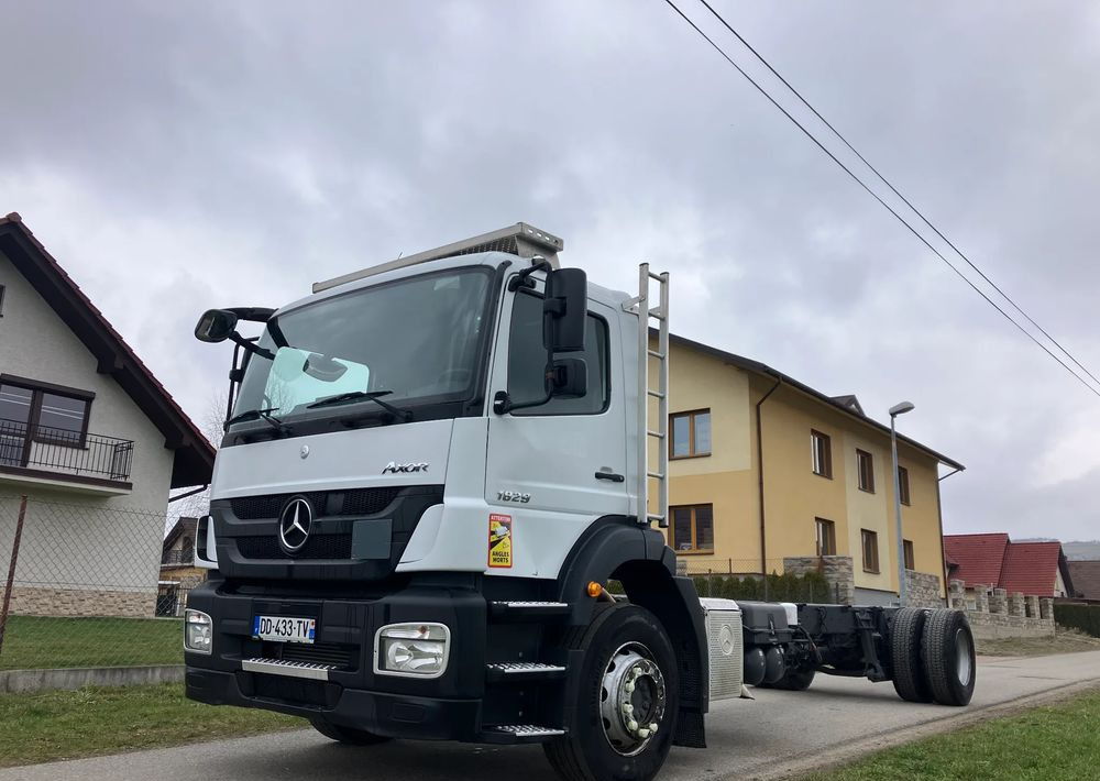 Mercedes-Benz Mercedes Axor 1829 Rama do zabudowy kiper beczka hakowiec laweta - Xe tải khung gầm: hình 2 Mercedes-Benz Mercedes Axor 1829 Rama do zabudowy kiper beczka hakowiec laweta - Xe tải khung gầm: hình 2