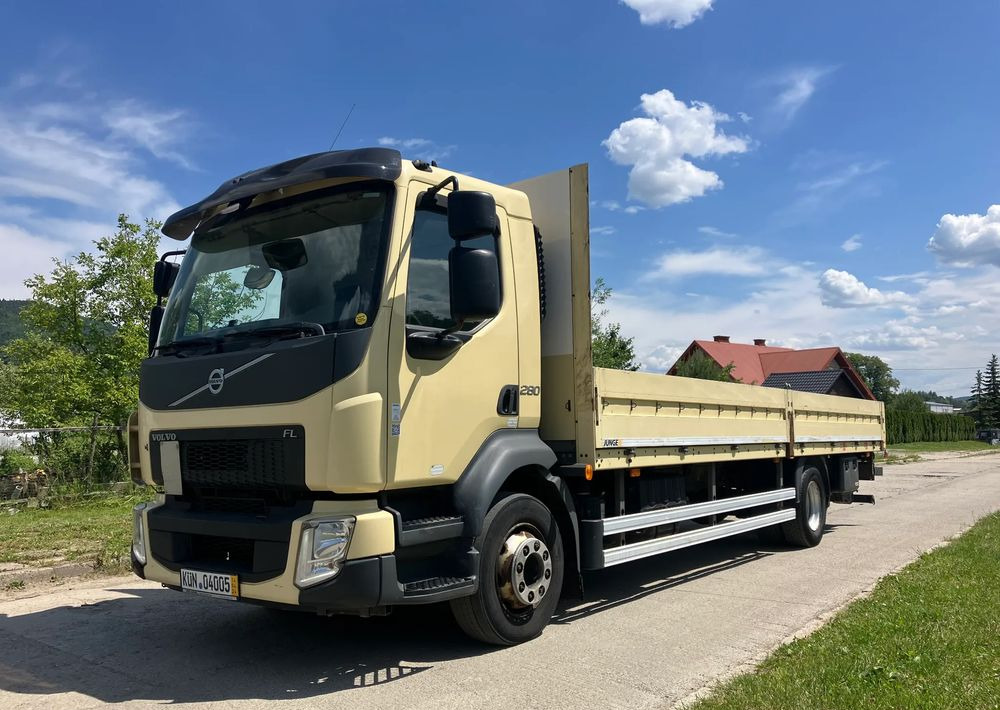 Volvo FL 280 skrzynia burtówka laweta - Xe tải thùng lửng/ Phẳng: hình 1 Volvo FL 280 skrzynia burtówka laweta - Xe tải thùng lửng/ Phẳng: hình 1