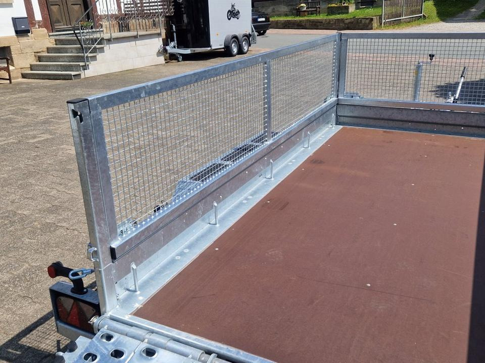 Böckmann PKW-Anhänger Maschinentransporter Gitteraufsatz 3,5t - Rơ moóc để vận chuyển thiết bị: hình 4 Böckmann PKW-Anhänger Maschinentransporter Gitteraufsatz 3,5t - Rơ moóc để vận chuyển thiết bị: hình 4