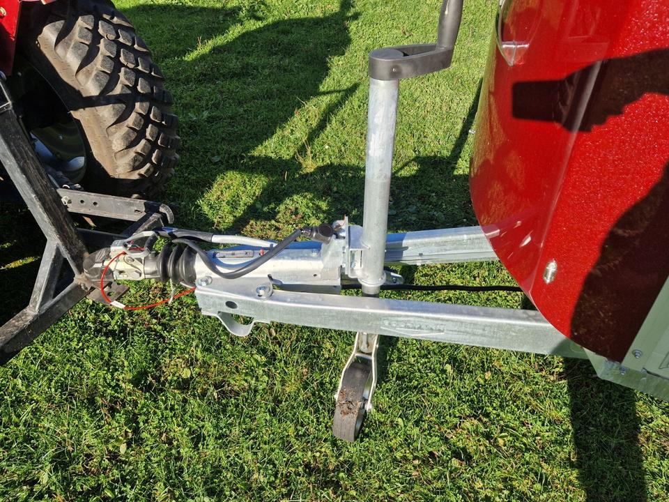 Böckmann Pferdeanhänger Champion R, SaKa., 100 km/h - Rơ moóc chở ngựa: hình 5 Böckmann Pferdeanhänger Champion R, SaKa., 100 km/h - Rơ moóc chở ngựa: hình 5