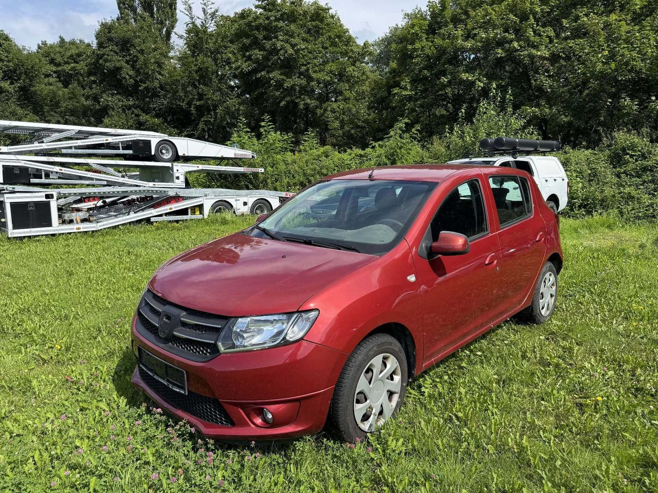 Dacia Sandero TCe90 Laureate +STEUERKETTE RASSELT+ - Sedan: hình 1 Dacia Sandero TCe90 Laureate +STEUERKETTE RASSELT+ - Sedan: hình 1
