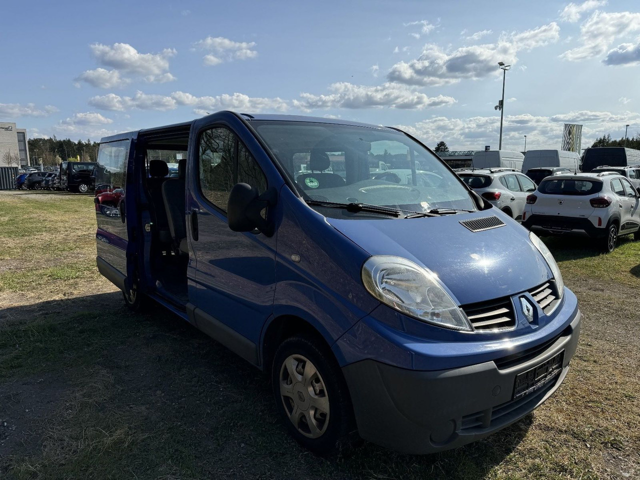 Renault Trafic Combi dCi90 L1H1 9-Sitzer - Xe van chở khách: hình 4 Renault Trafic Combi dCi90 L1H1 9-Sitzer - Xe van chở khách: hình 4