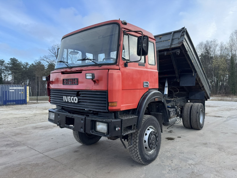 Iveco Magirus 180-23 (GRAND PONT / 4X4 / LAMES / POMPE MANUELLE) - Xe ben: hình 1 Iveco Magirus 180-23 (GRAND PONT / 4X4 / LAMES / POMPE MANUELLE) - Xe ben: hình 1