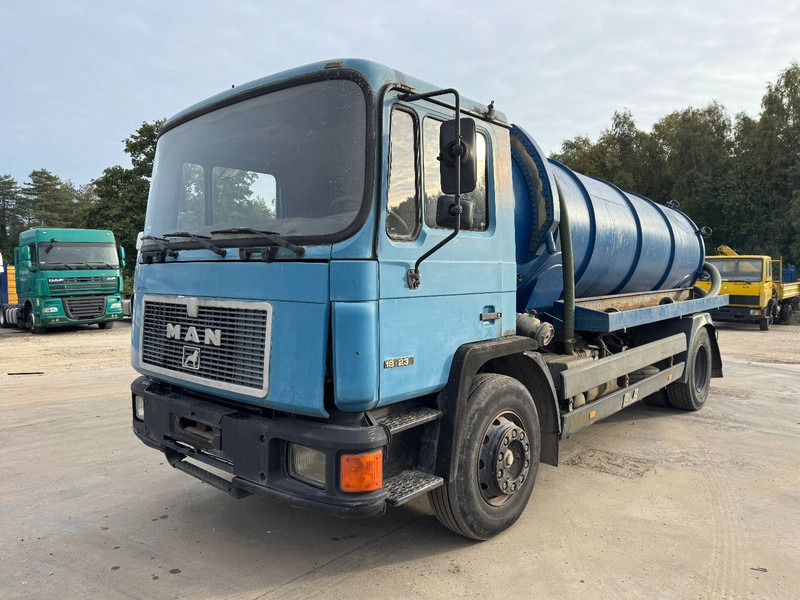 MAN 18.232 (12.000L / STEEL SUSPENSION / 6 CYLINDER WITH MANUAL PUMP) - Xe tải chân không: hình 1 MAN 18.232 (12.000L / STEEL SUSPENSION / 6 CYLINDER WITH MANUAL PUMP) - Xe tải chân không: hình 1