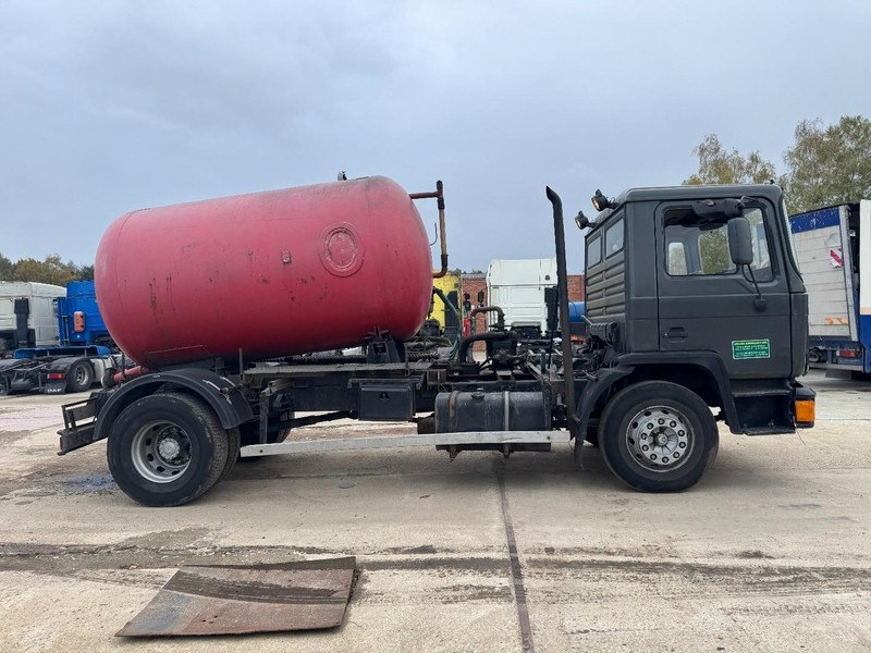 MAN 18.232 (8000 L / 6 CYLINDER WITH MANUAL PUMP / STEEL SUSPENSION) - Xe tải chân không: hình 4 MAN 18.232 (8000 L / 6 CYLINDER WITH MANUAL PUMP / STEEL SUSPENSION) - Xe tải chân không: hình 4