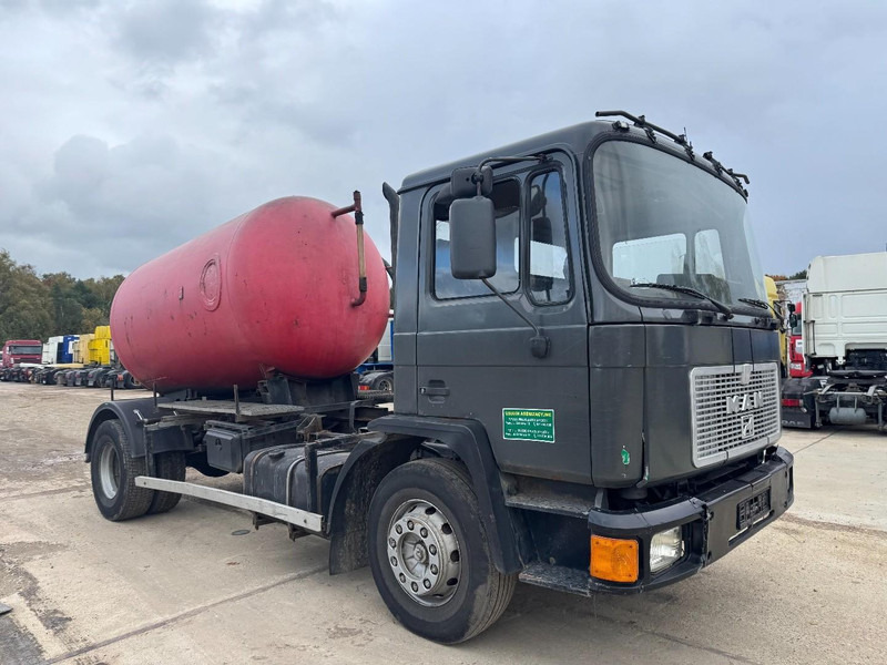 MAN 18.232 (8000 L / 6 CYLINDER WITH MANUAL PUMP / STEEL SUSPENSION) - Xe tải chân không: hình 3 MAN 18.232 (8000 L / 6 CYLINDER WITH MANUAL PUMP / STEEL SUSPENSION) - Xe tải chân không: hình 3