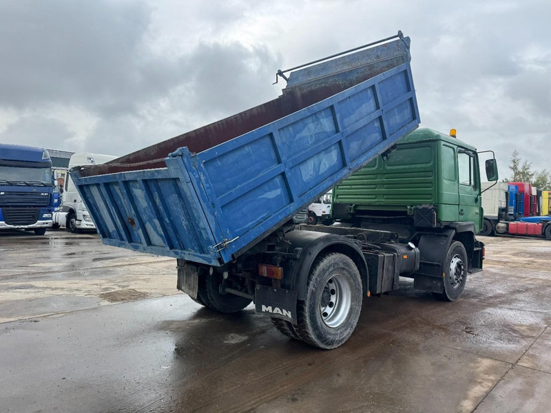 MAN 19.322  (STEEL SUSPENSION & MANUAL PUMP / SUSPENSION LAMES & POMPE MANUELLE) - Xe ben nhỏ: hình 5 MAN 19.322  (STEEL SUSPENSION & MANUAL PUMP / SUSPENSION LAMES & POMPE MANUELLE) - Xe ben nhỏ: hình 5