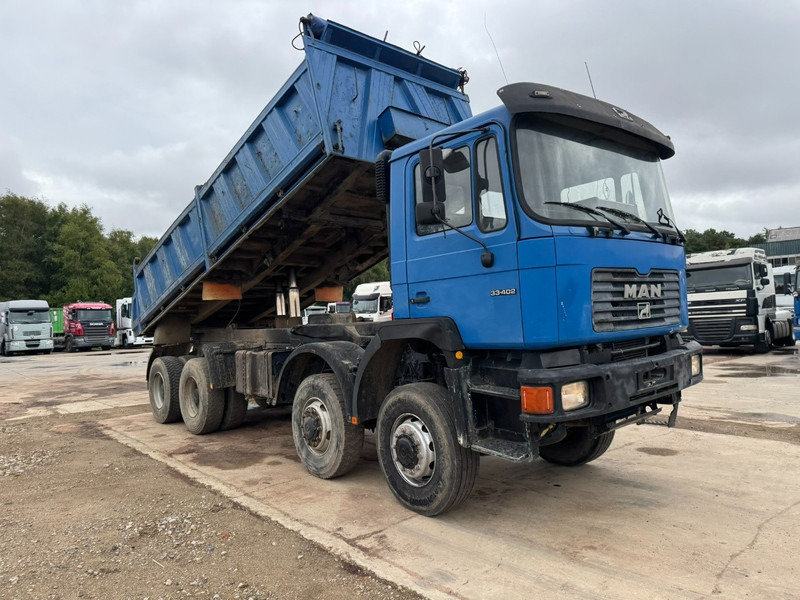 MAN 35.402 (8X6 / BIG AXLE / STEEL SUSPENSION / 6 CYLINDER WITH MANUAL PUMP) - Xe ben nhỏ: hình 3 MAN 35.402 (8X6 / BIG AXLE / STEEL SUSPENSION / 6 CYLINDER WITH MANUAL PUMP) - Xe ben nhỏ: hình 3