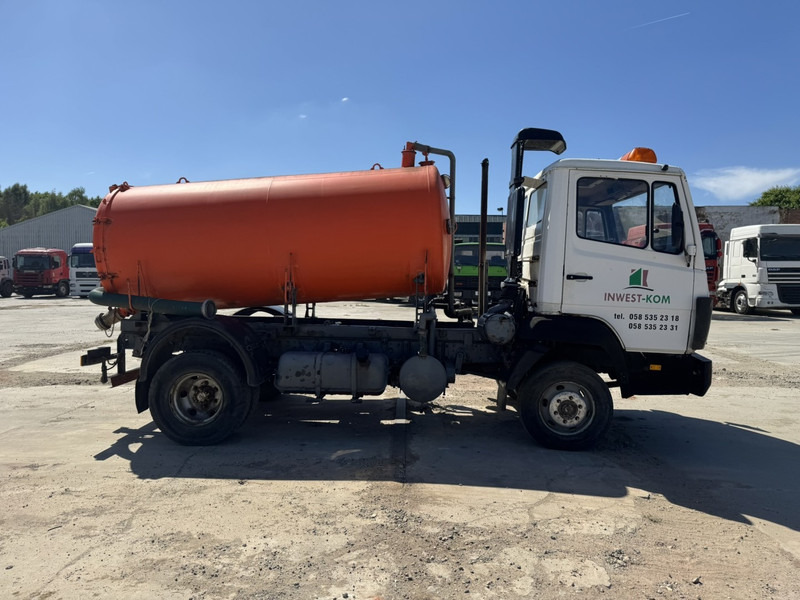 Mercedes-Benz SK 914 (8000 L / STEEL SUSPENSION & MANUAL PUMP / SUSPENSION LAMES & POMPE MANUELLE) - Xe tải chân không: hình 4 Mercedes-Benz SK 914 (8000 L / STEEL SUSPENSION & MANUAL PUMP / SUSPENSION LAMES & POMPE MANUELLE) - Xe tải chân không: hình 4