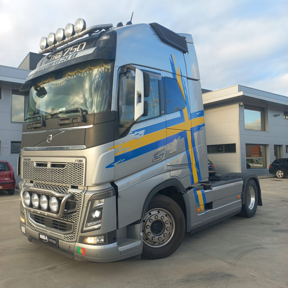 VOLVO FH16 750 - Xe đầu kéo: hình 2 VOLVO FH16 750 - Xe đầu kéo: hình 2