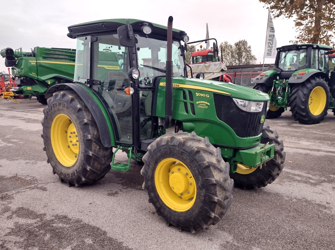 JOHN DEERE 5090 G - Máy cày: hình 2 JOHN DEERE 5090 G - Máy cày: hình 2