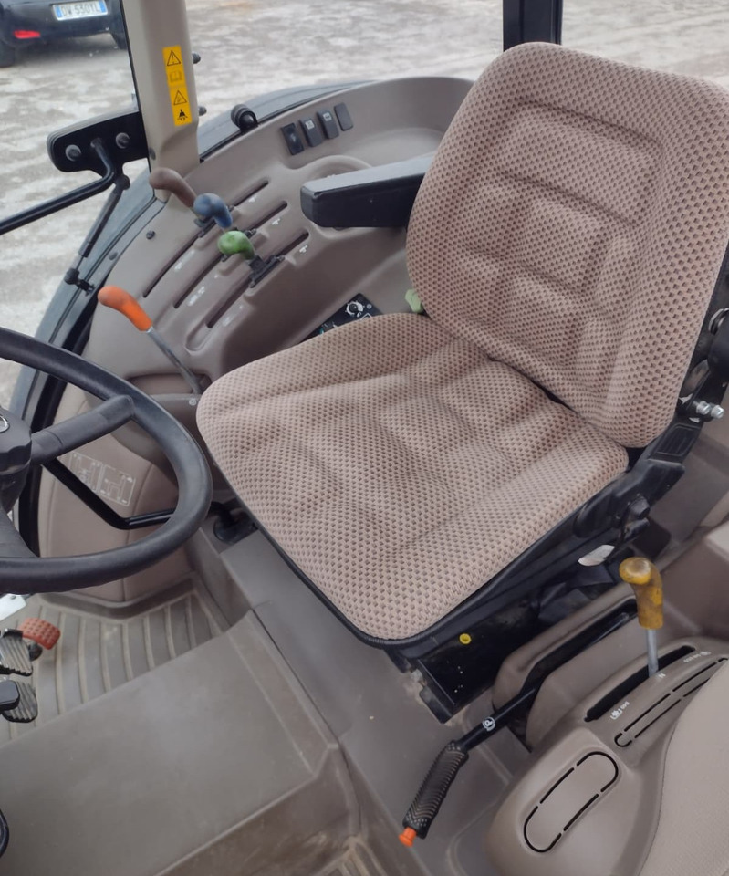 JOHN DEERE 5090 G - Máy cày: hình 5 JOHN DEERE 5090 G - Máy cày: hình 5