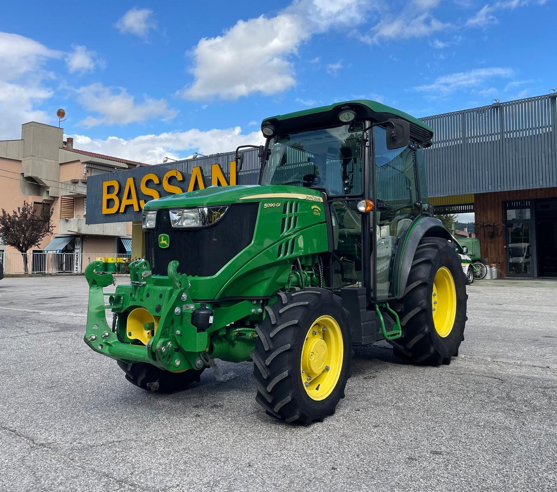 JOHN DEERE 5090 GF - Máy cày: hình 1 JOHN DEERE 5090 GF - Máy cày: hình 1