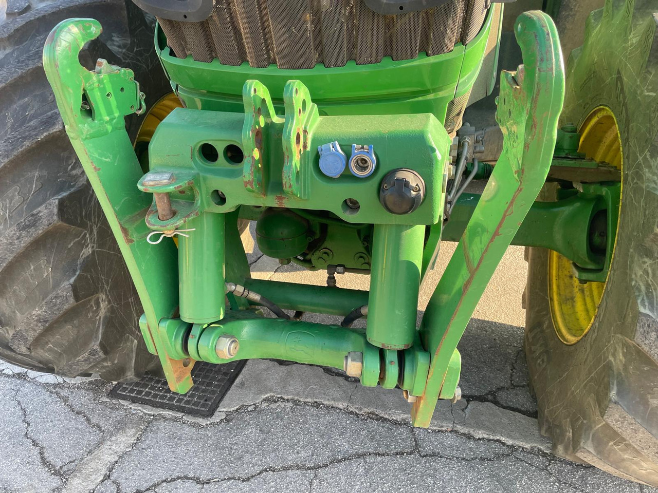 JOHN DEERE 6170 R - Máy cày: hình 4 JOHN DEERE 6170 R - Máy cày: hình 4