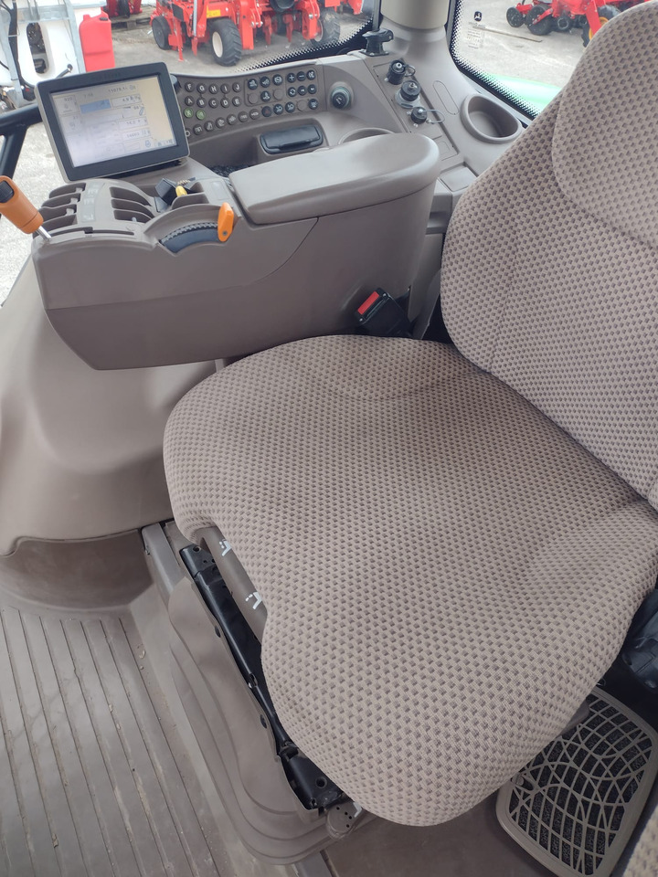 JOHN DEERE 6210 R - Máy cày: hình 4 JOHN DEERE 6210 R - Máy cày: hình 4