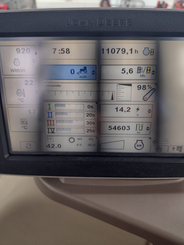 JOHN DEERE 6210 R - Máy cày: hình 5 JOHN DEERE 6210 R - Máy cày: hình 5