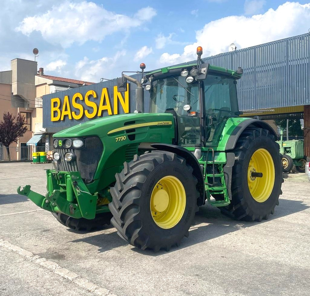 JOHN DEERE 7730 - Máy cày: hình 1 JOHN DEERE 7730 - Máy cày: hình 1