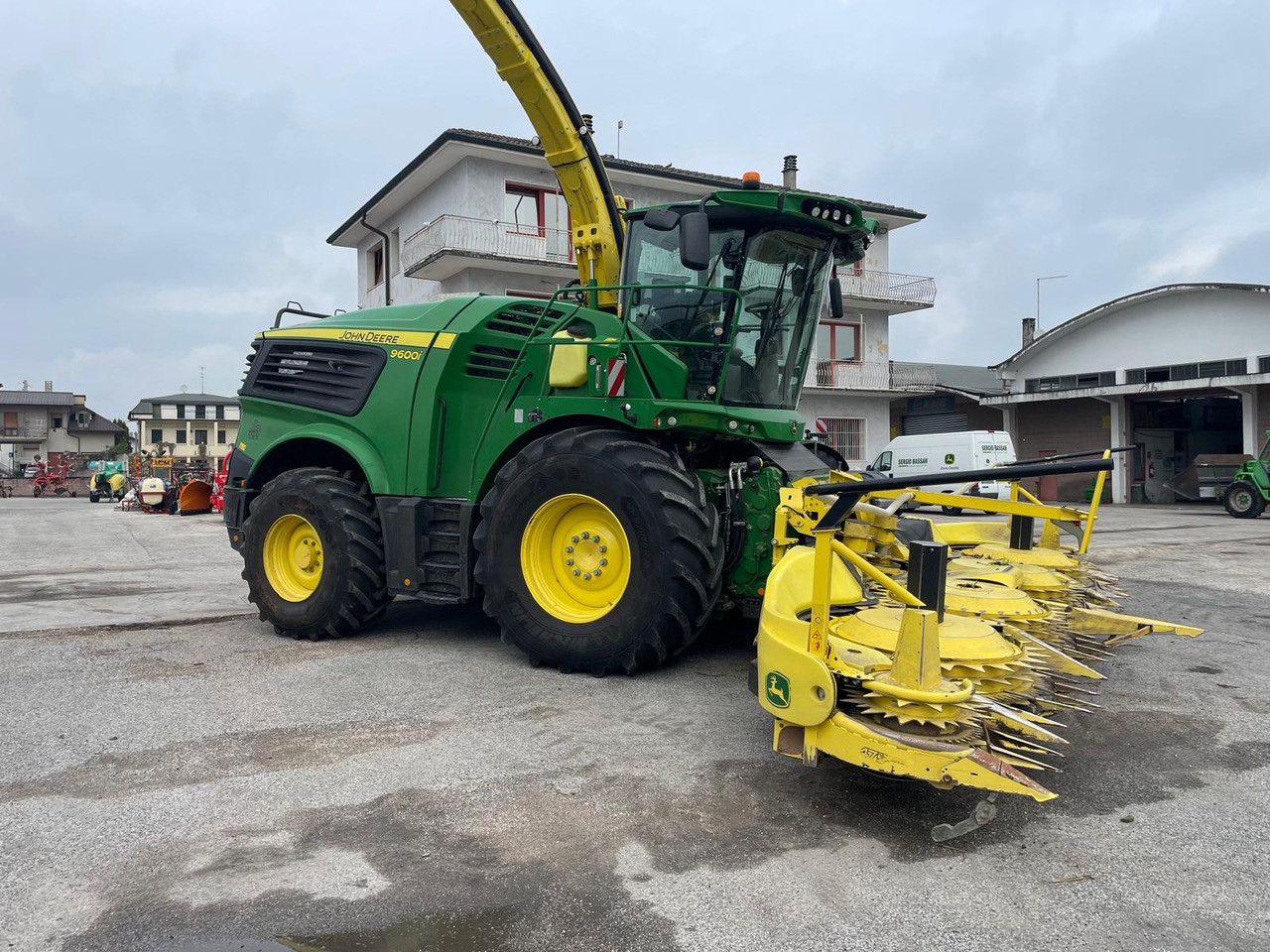 JOHN DEERE 9600i - Máy gặt đập thức ăn gia súc: hình 2 JOHN DEERE 9600i - Máy gặt đập thức ăn gia súc: hình 2
