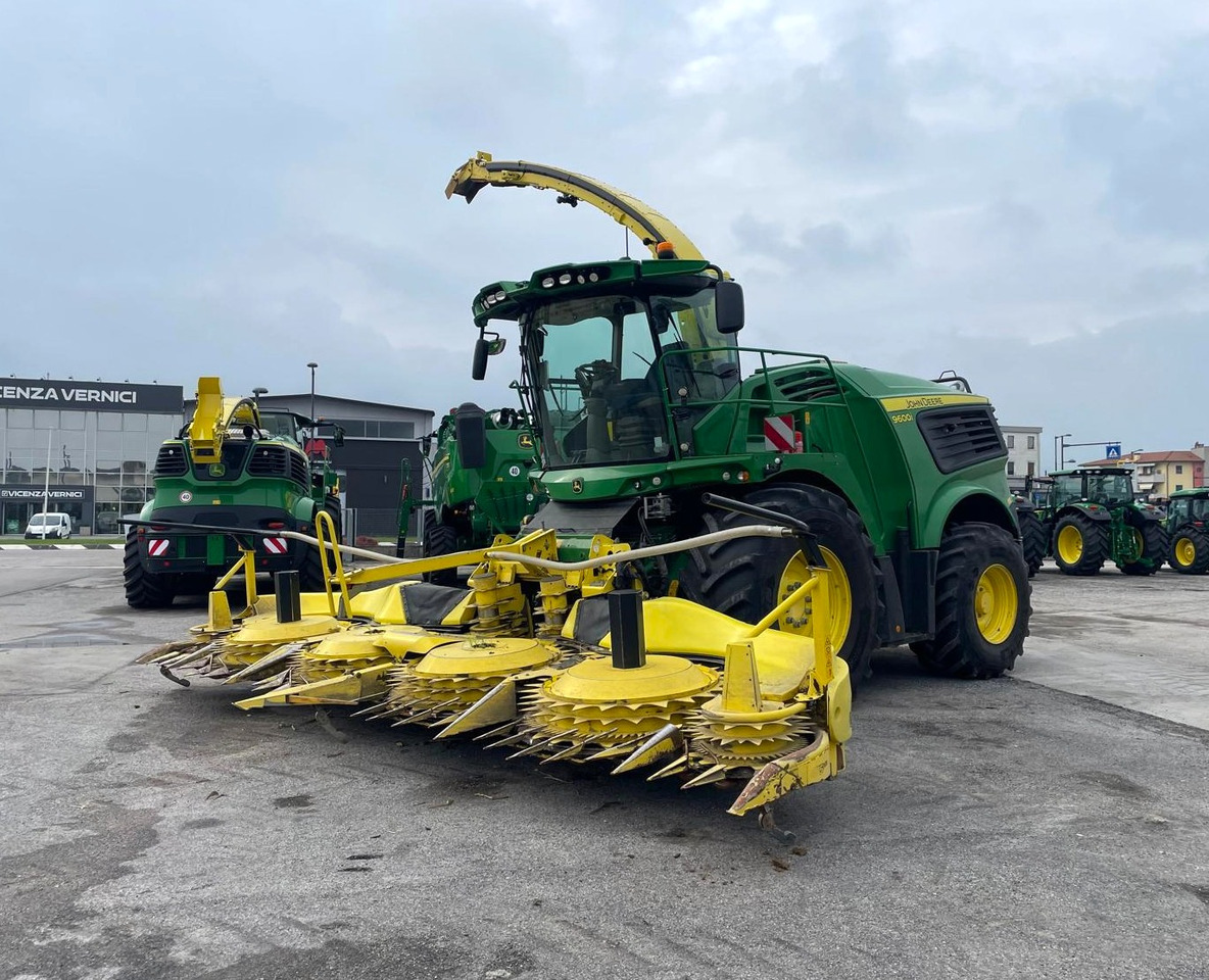 JOHN DEERE 9600i - Máy gặt đập thức ăn gia súc: hình 1 JOHN DEERE 9600i - Máy gặt đập thức ăn gia súc: hình 1