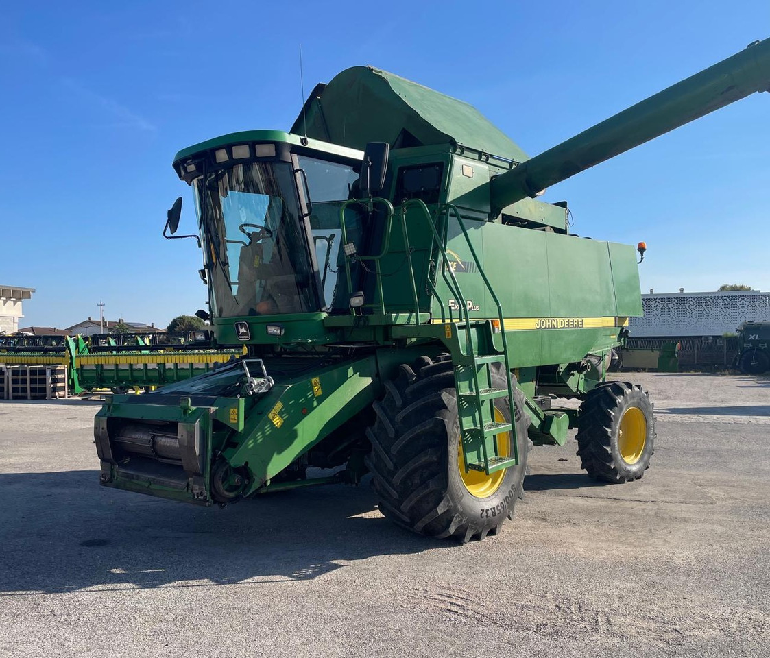 JOHN DEERE MIETITREBBIA CTS - Máy gặt đập: hình 2 JOHN DEERE MIETITREBBIA CTS - Máy gặt đập: hình 2