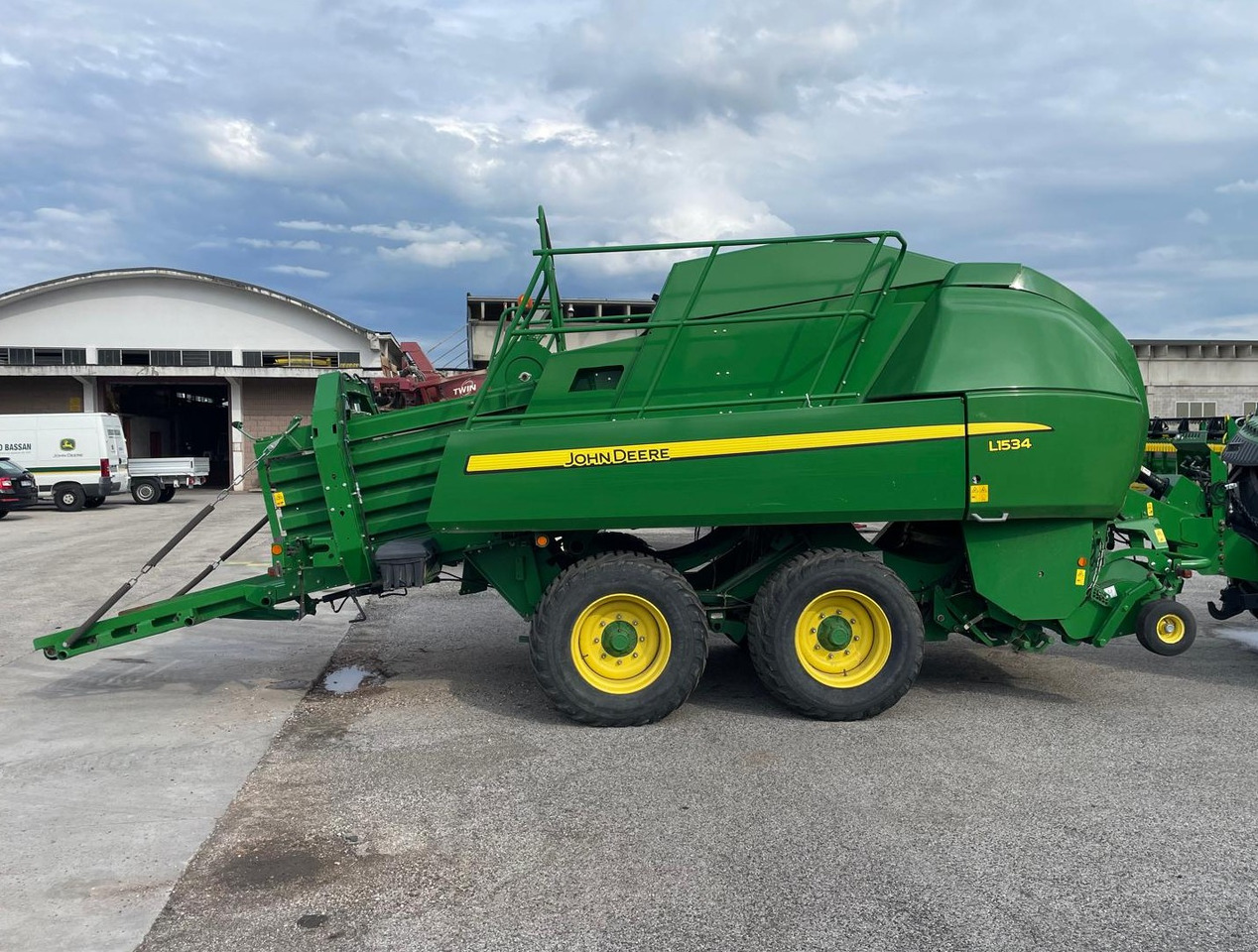 JOHN DEERE PRESSA L1534 - Máy đóng kiện vuông: hình 2 JOHN DEERE PRESSA L1534 - Máy đóng kiện vuông: hình 2