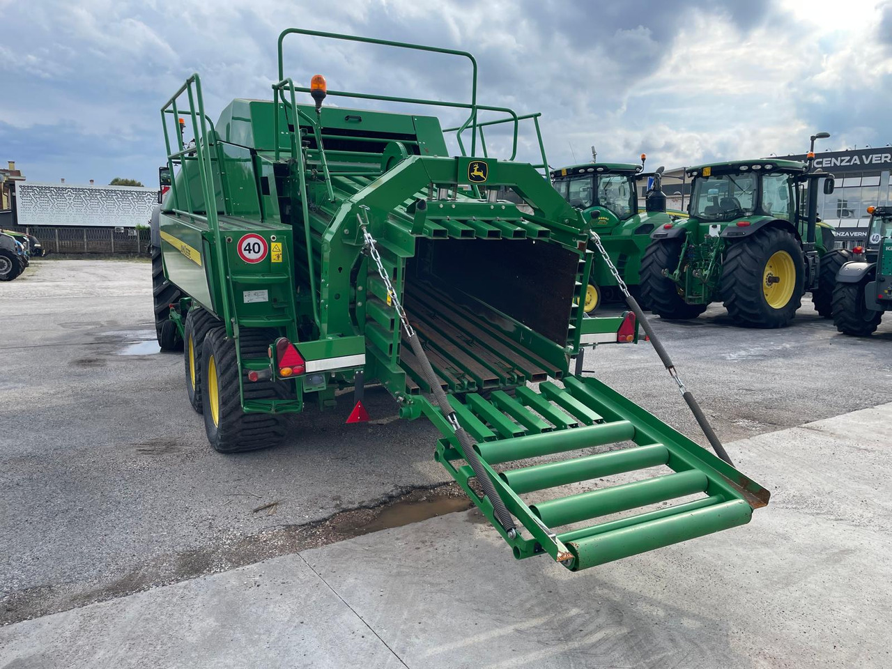 JOHN DEERE PRESSA L1534 - Máy đóng kiện vuông: hình 3 JOHN DEERE PRESSA L1534 - Máy đóng kiện vuông: hình 3