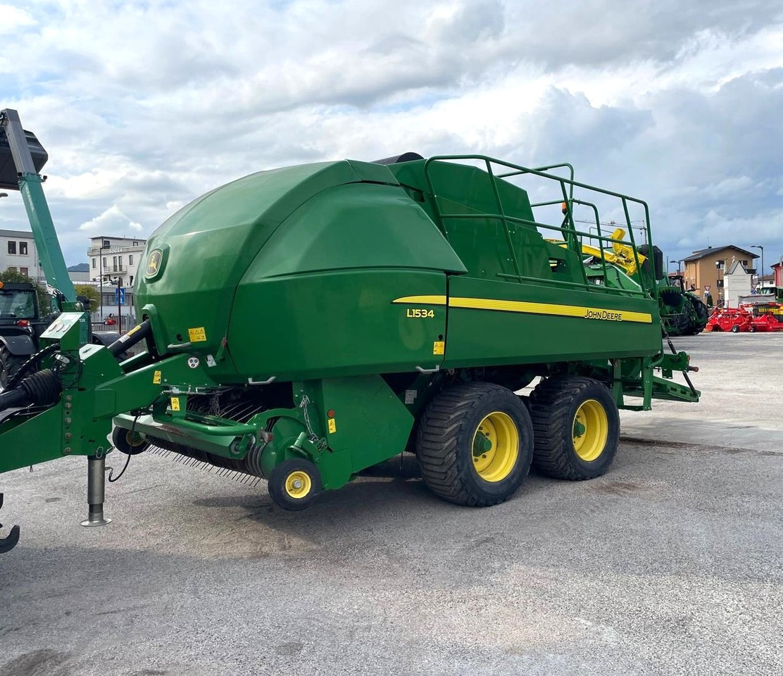 JOHN DEERE PRESSA L1534 - Máy đóng kiện vuông: hình 1 JOHN DEERE PRESSA L1534 - Máy đóng kiện vuông: hình 1
