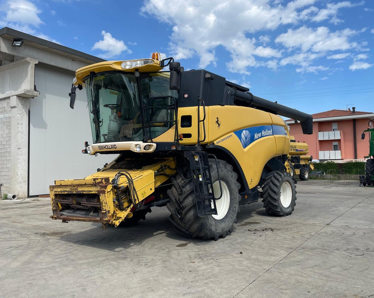 NEW HOLLAND MIETITREBBIA CX 8080 - Máy gặt đập: hình 1 NEW HOLLAND MIETITREBBIA CX 8080 - Máy gặt đập: hình 1